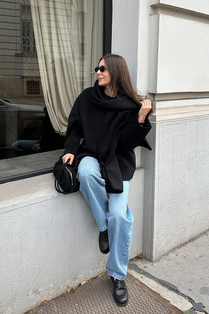 Short Scarf Detailed Coat