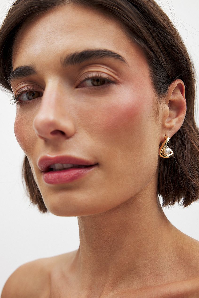 Na-kd Gold Plated Pearl Detailed Hoops