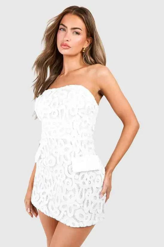 Boohoo - Premium Lace Bandeau Mini Dress