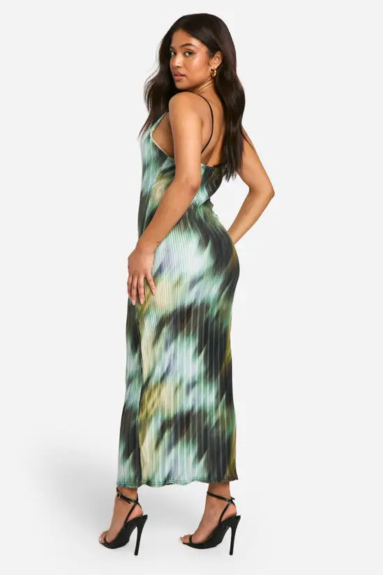 boohoo Petite Plisse Abstract Maxi Dress