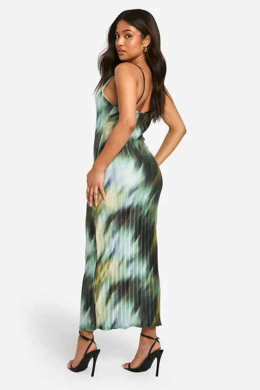 boohoo Petite Plisse Abstract Maxi Dress