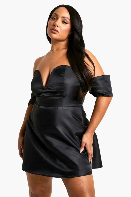 Boohoo - Plus Drop Shoulder V Plunge Skater Dress
