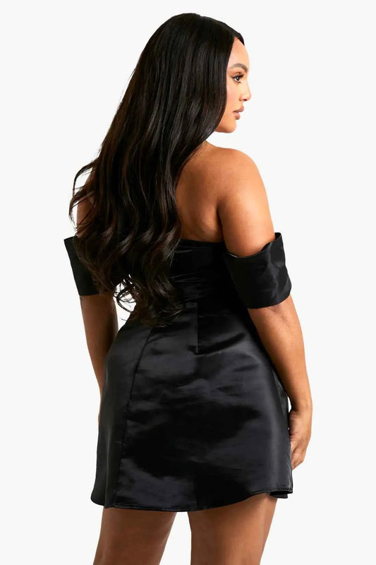 Boohoo - Plus Drop Shoulder V Plunge Skater Dress