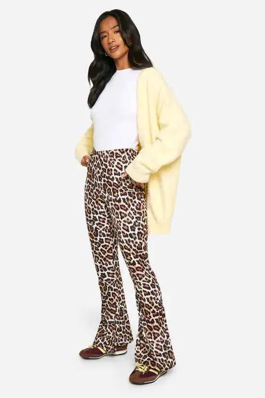 Boohoo - Petite Leopard High Waist Basic Fit & Flare Trouser