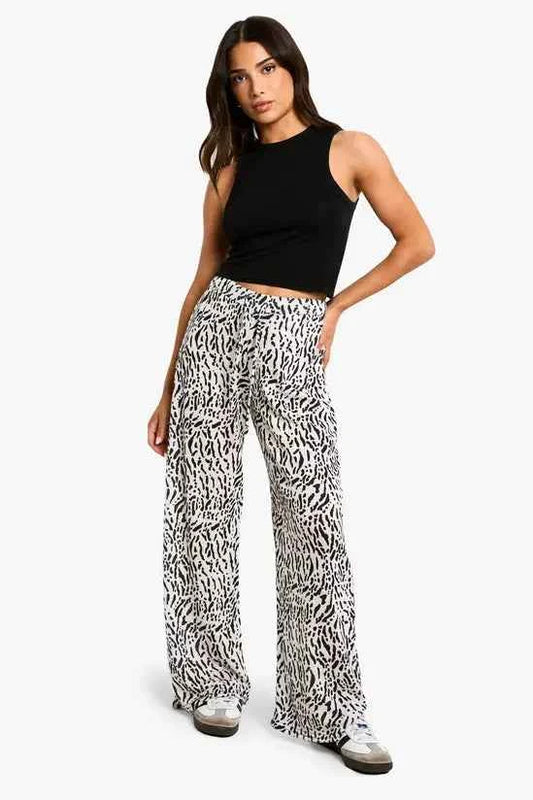 Boohoo - Petite Leopard Wide Leg Trousers