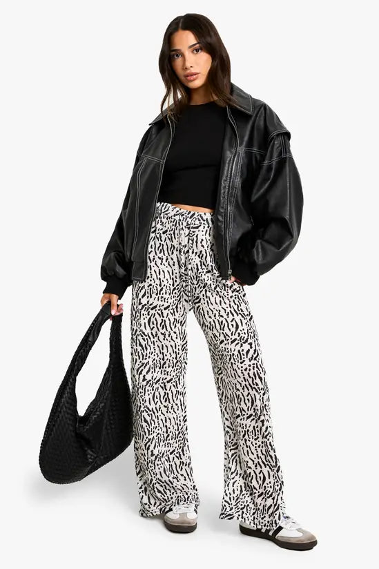 Boohoo - Petite Leopard Wide Leg Trousers