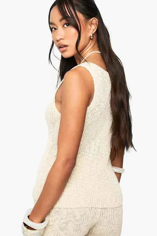 Boohoo - Knitted Twist Front Crochet Waistcoat
