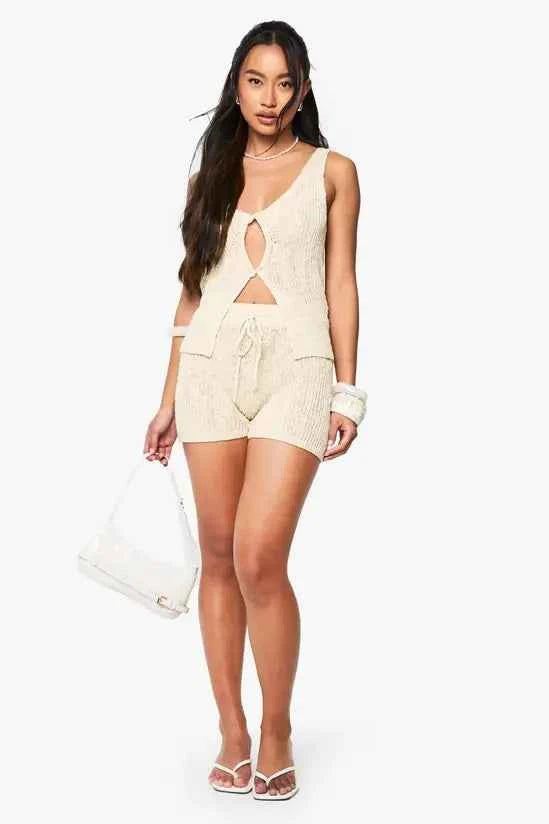 Boohoo - Knitted Twist Front Crochet Waistcoat
