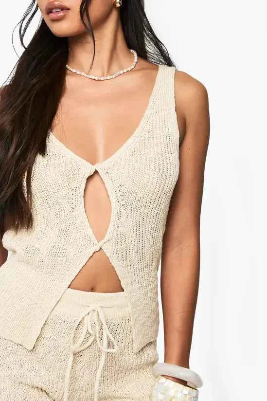 Boohoo - Knitted Twist Front Crochet Waistcoat