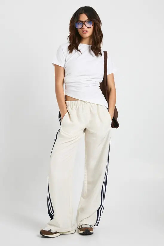boohoo Asymmetric Hem Cinched Waist T-shirt