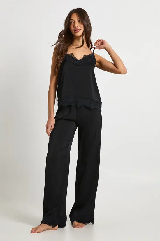 Boohoo - Eyelash Lace Trim Cami & Trouser Pyjama Set
