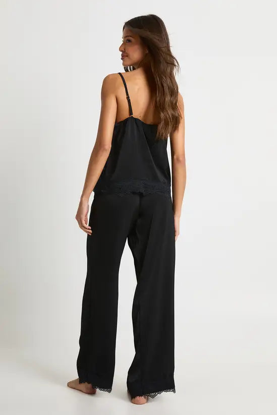 Boohoo - Eyelash Lace Trim Cami & Trouser Pyjama Set