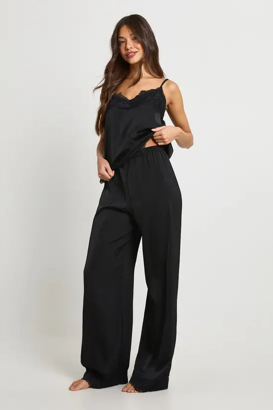 Boohoo - Eyelash Lace Trim Cami & Trouser Pyjama Set