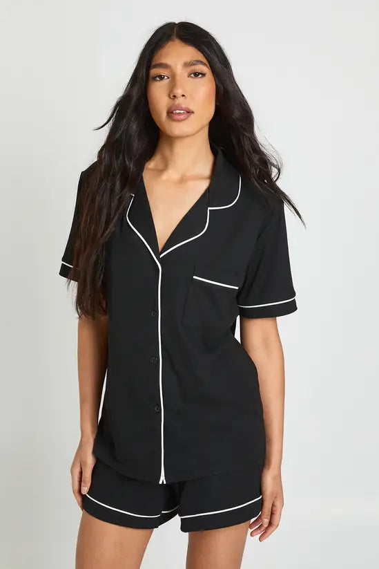 boohoo Tall Jersey Piping Detail Short Sleeve Shirt & Shorts Pyjama Set