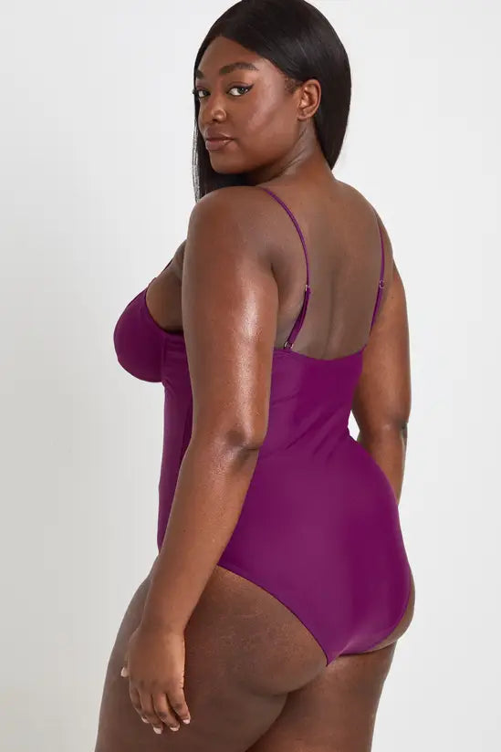 Boohoo - Plus Swimwear Essentials Underwired Swimsuit