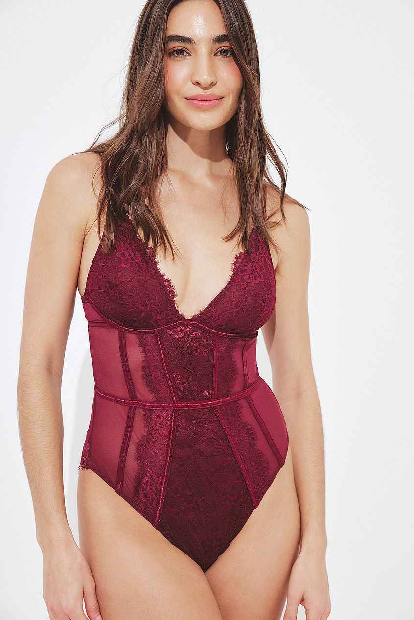 Na-kd Lace Body