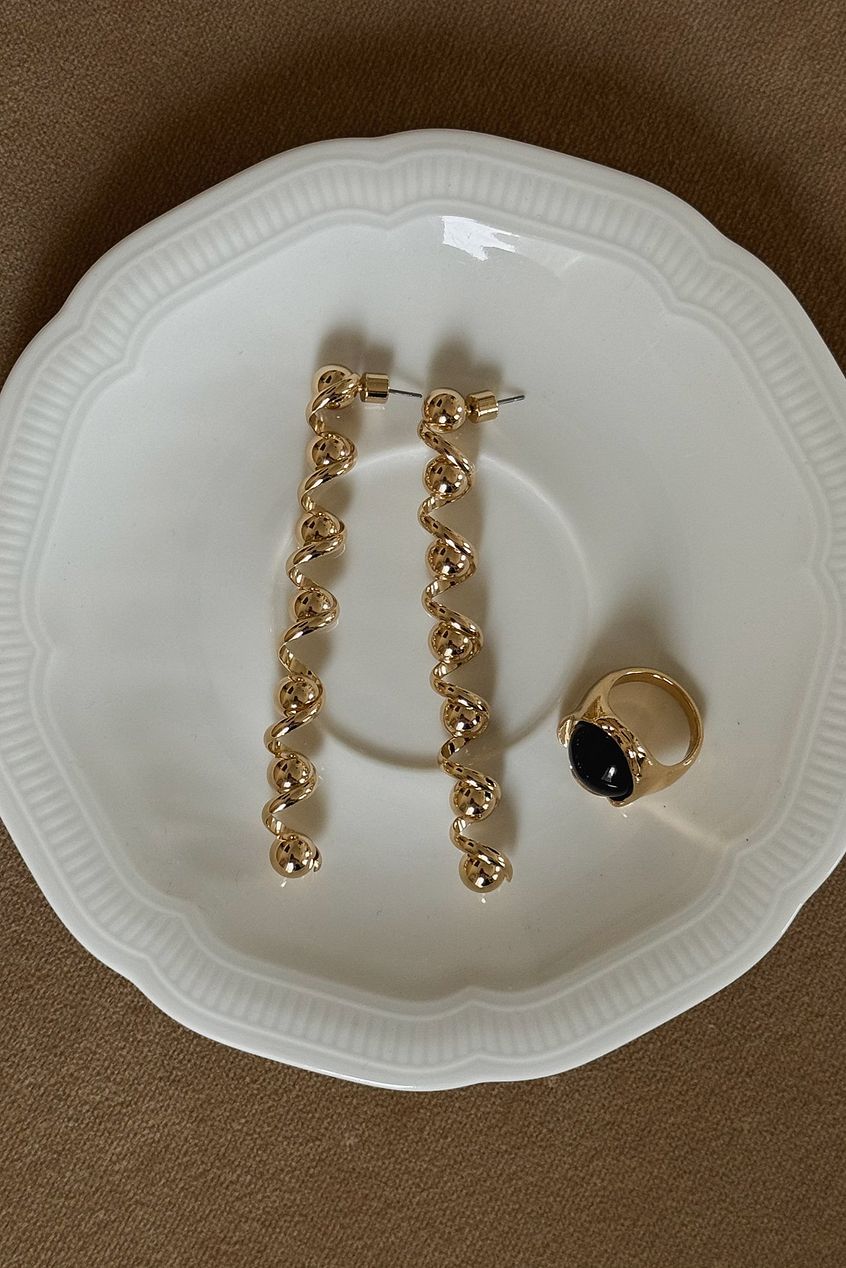 Na-kd Long Swirl Earrings