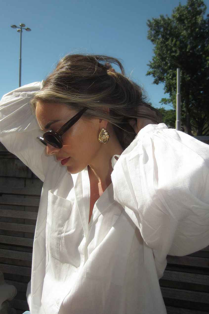 Na-kd Swirl Shell Earrings