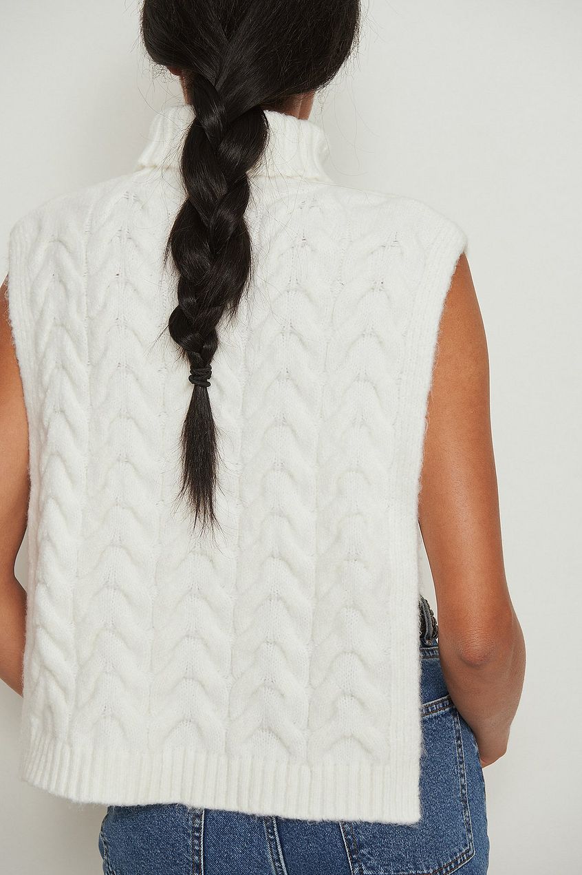 Cableknit Bib