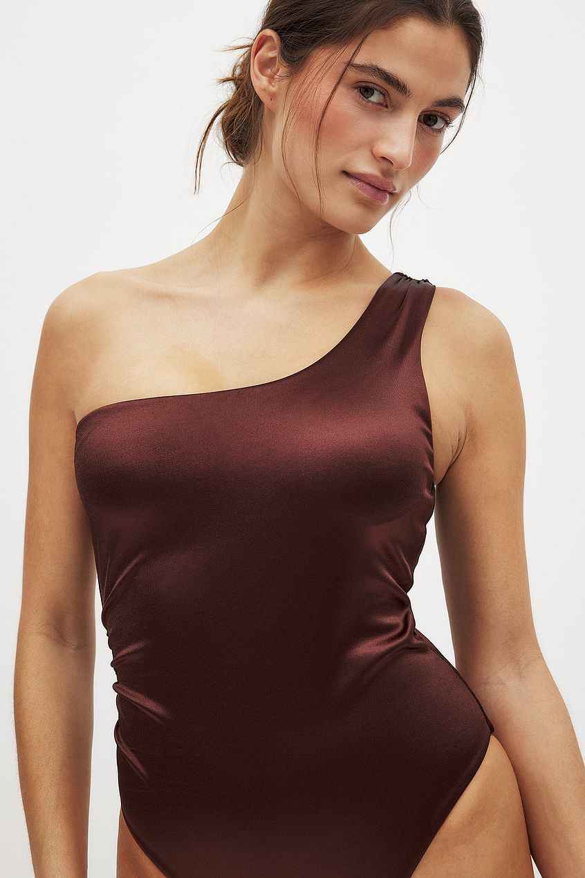 Na-kd Shiny Asymmetric Swimsuit