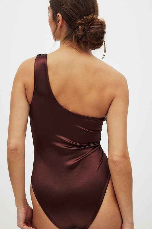 Na-kd Shiny Asymmetric Swimsuit