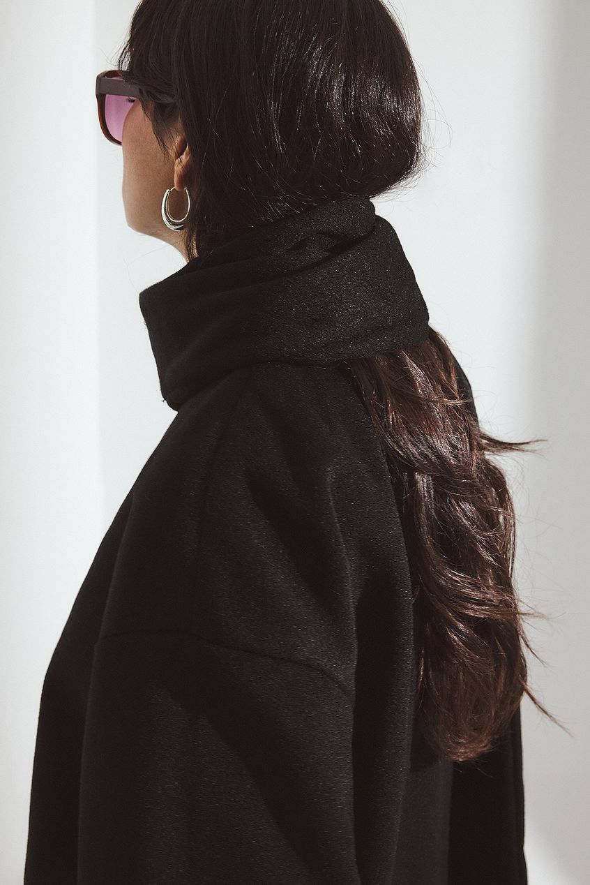 Short Scarf Detailed Coat