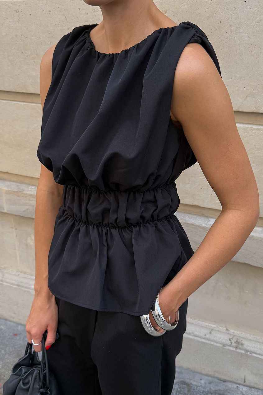Na-kd Sleeveless Marked Waist Top