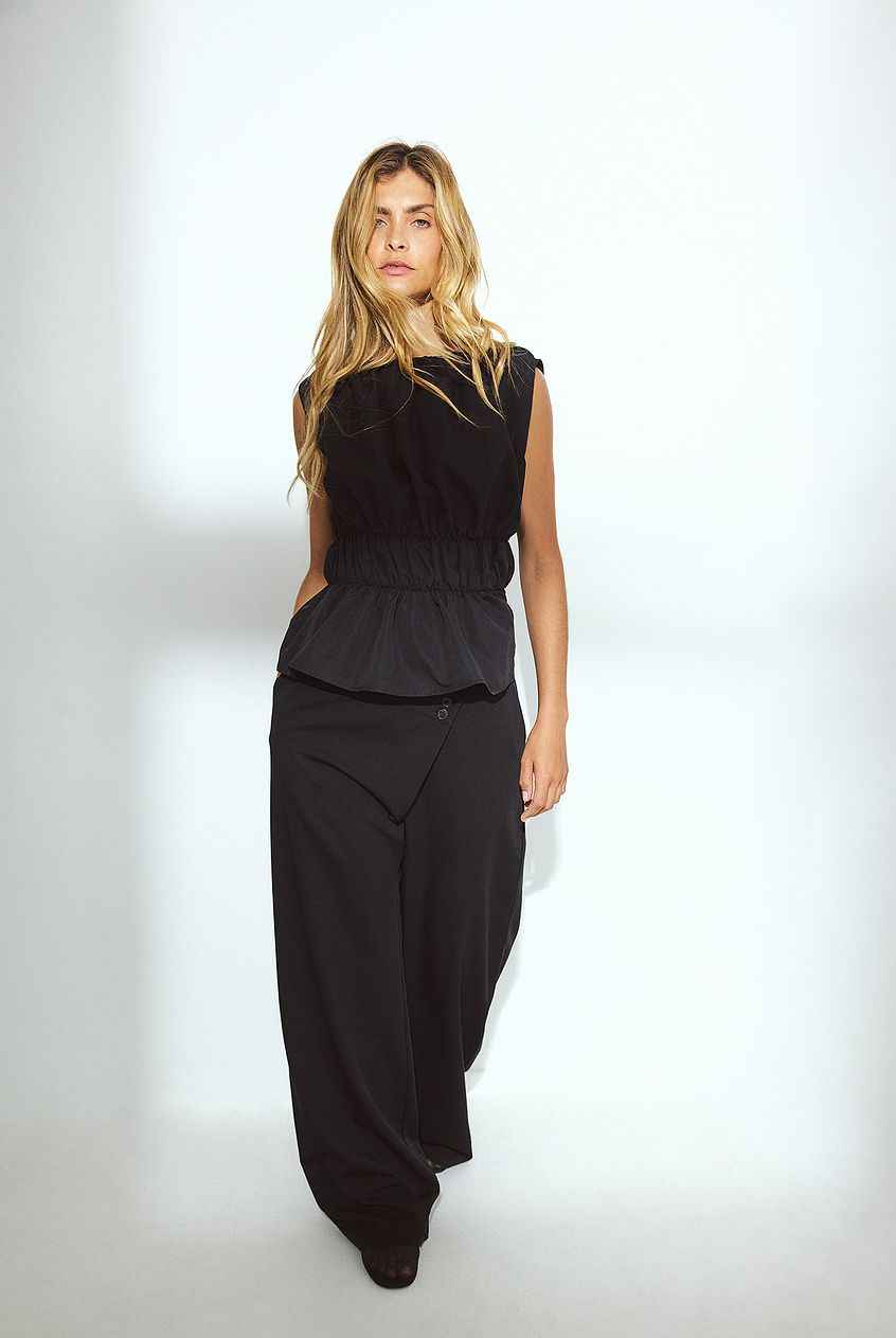 Na-kd Sleeveless Marked Waist Top
