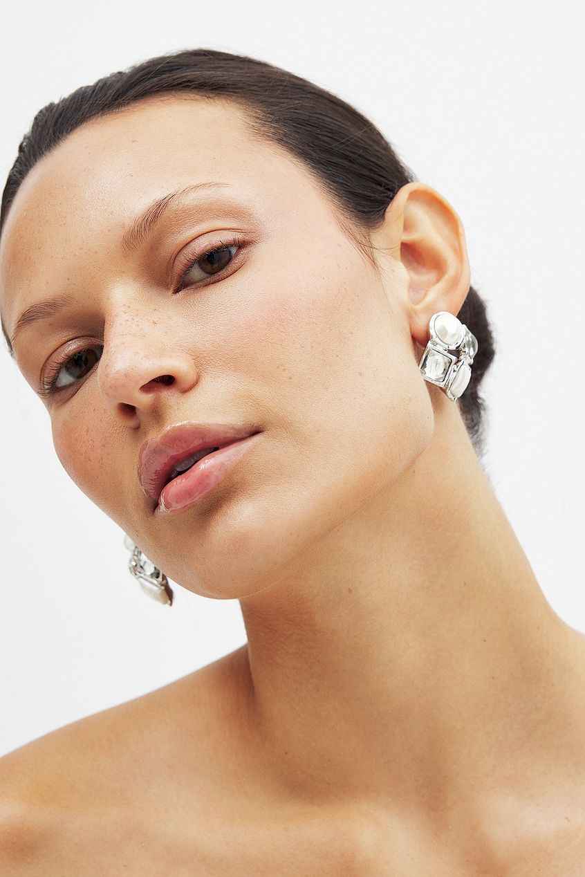 Na-kd Squared Pearl Stone Earrings