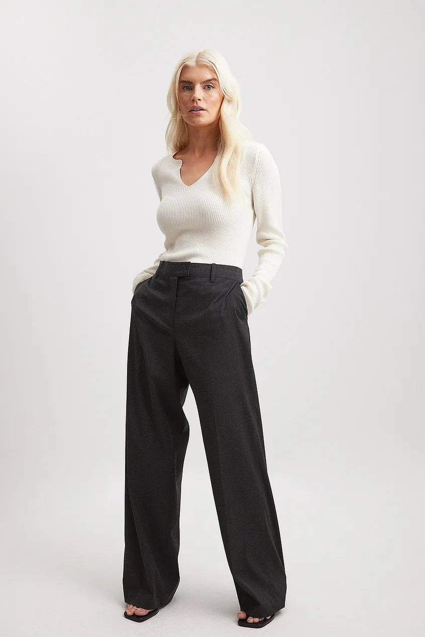 V-detail Light Rib Knitted Sweater Offwhite