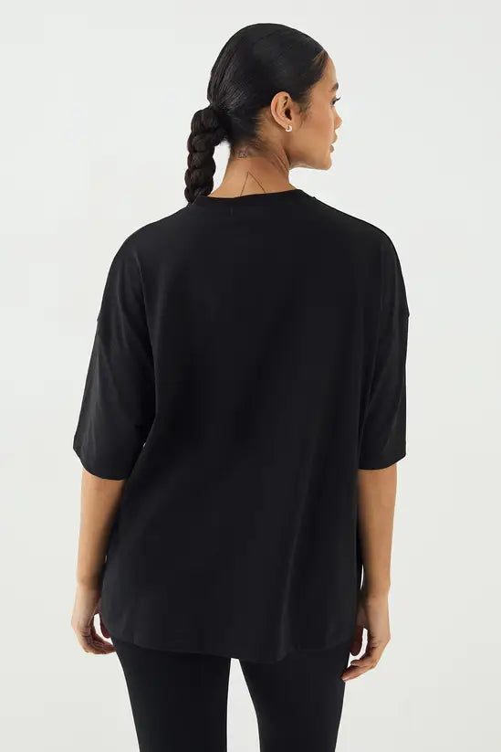 DSGN Studio DSGN Studio Script Embroidered Crew Neck Oversized T-Shirt