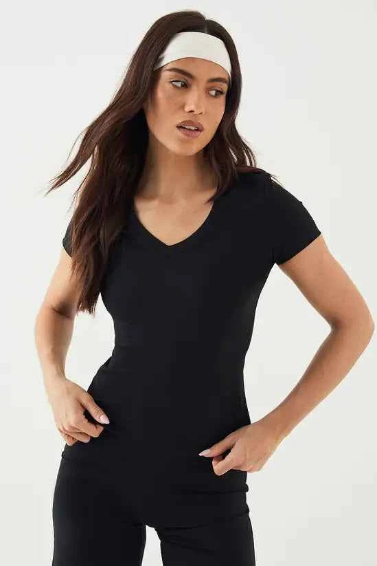 DSGN Studio Sculpt V Neck Short Sleeve Top